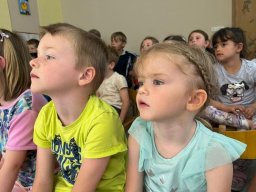 05___divadlo_zvonecek_cerven_2025