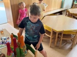 05___rozdavani_darku_predskolakum