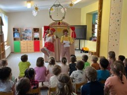 06___divadlo_zvonecek_cerven_2025