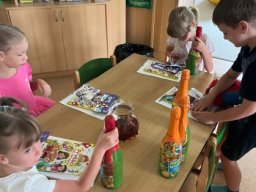 07___rozdavani_darku_predskolakum