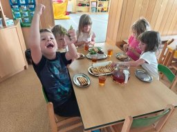 08___noc_plna_zazitku