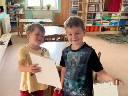 08___rozdavani_darku_predskolakum