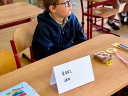 17_prvnaci_ve_skole